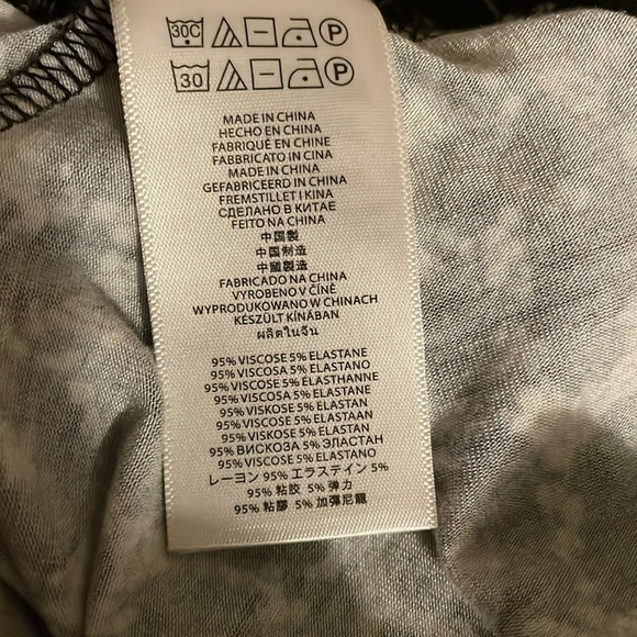 MICHAEL MICHAEL KORS ZIPPER SHOULDER ANIMAL PRINT BLOUSE - Picture 9 of 9